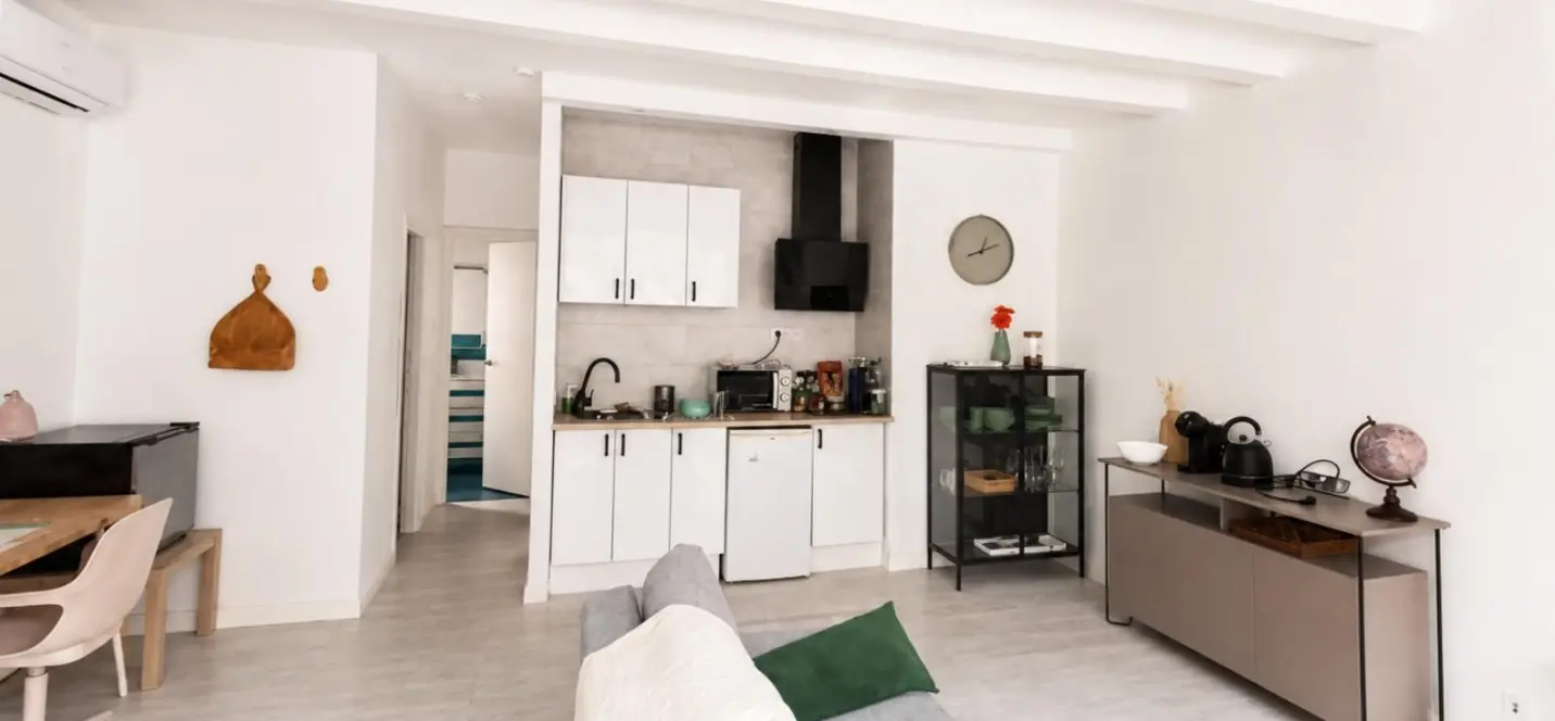 Sale of middle floor apartment in Torremolinos Centro 2