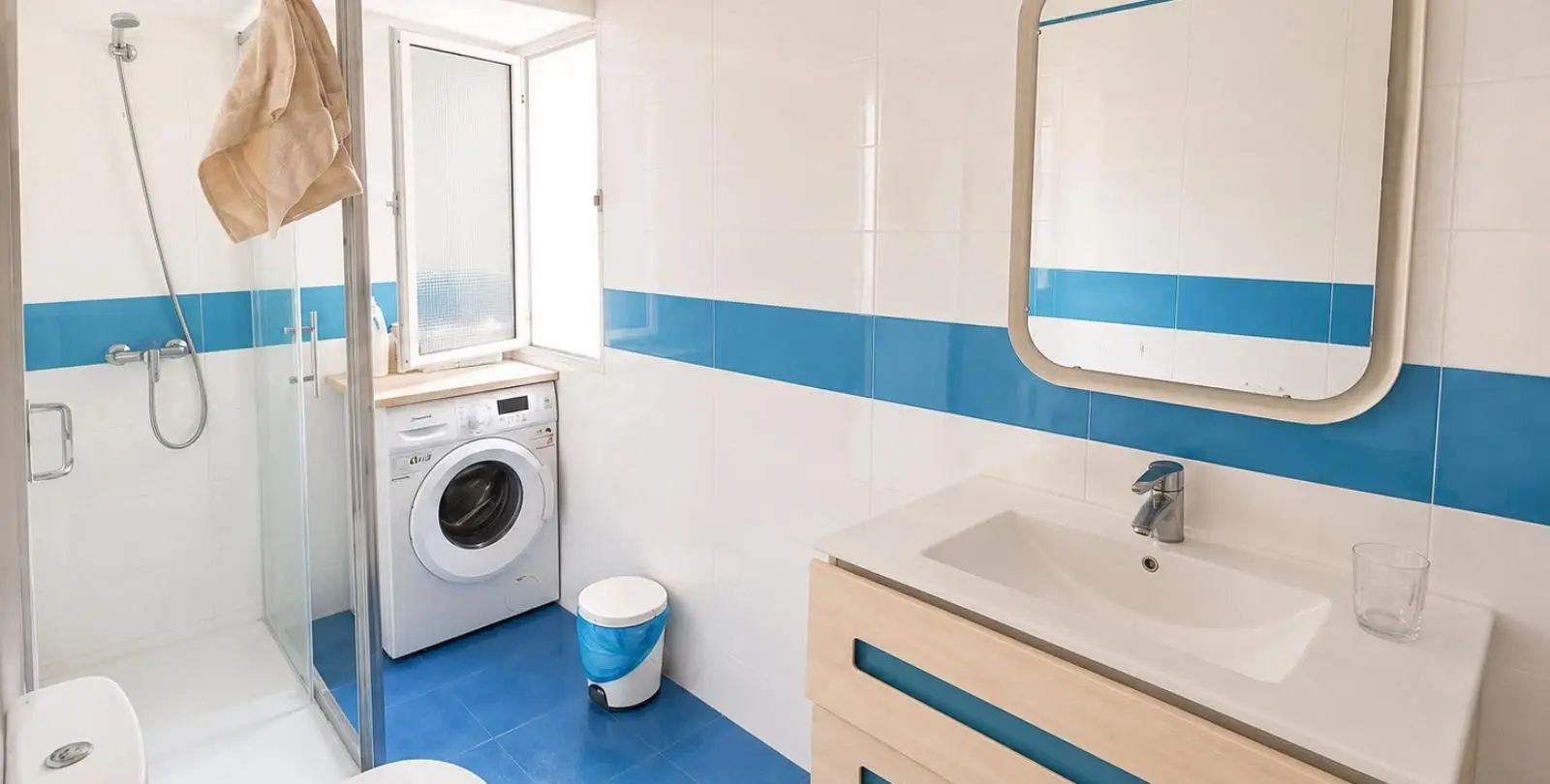 Sale of middle floor apartment in Torremolinos Centro 9