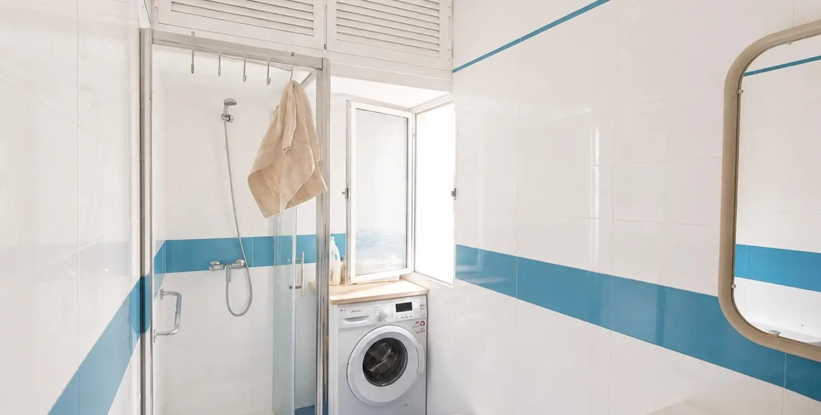 Sale of middle floor apartment in Torremolinos Centro 10