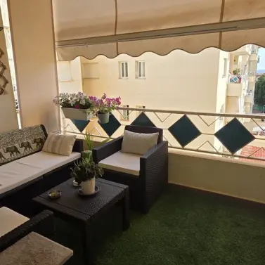 Venta de apartamento en planta media en Costabella