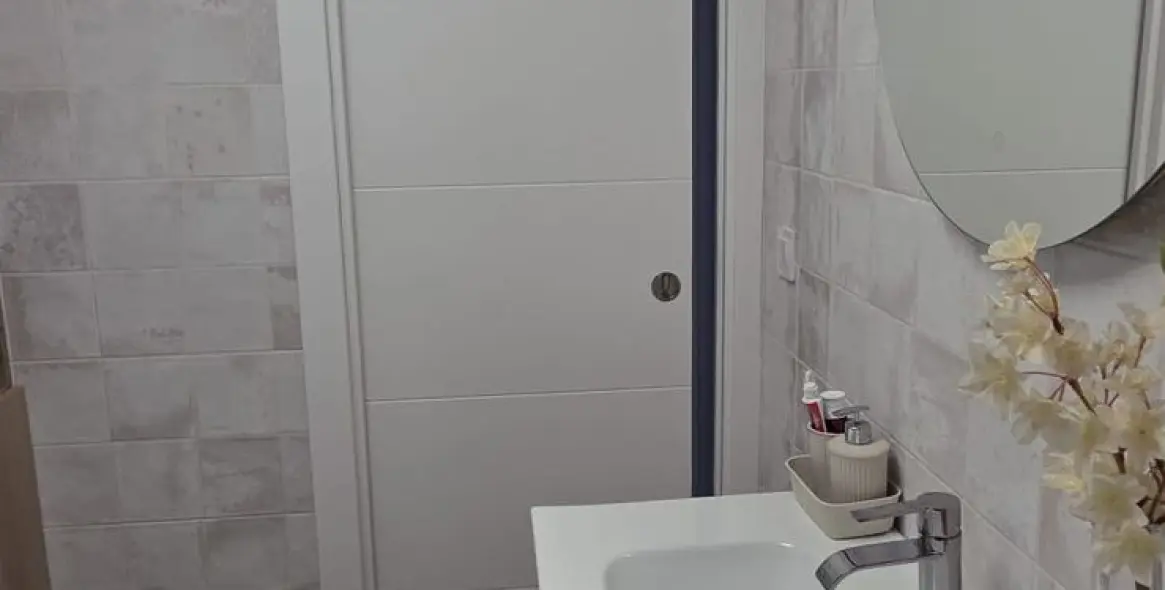 Venta de apartamento en planta media en Costabella 5