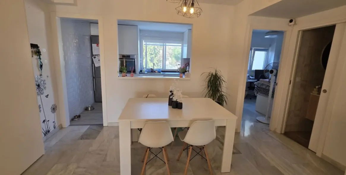 Venta de apartamento en planta media en Costabella 6