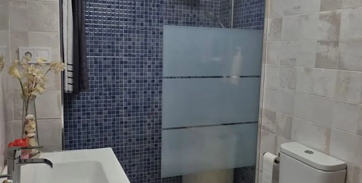 Venta de apartamento en planta media en Costabella 11