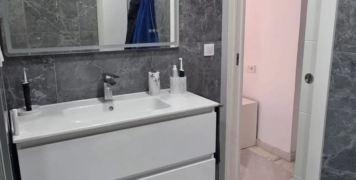 Venta de apartamento en planta media en Costabella 14