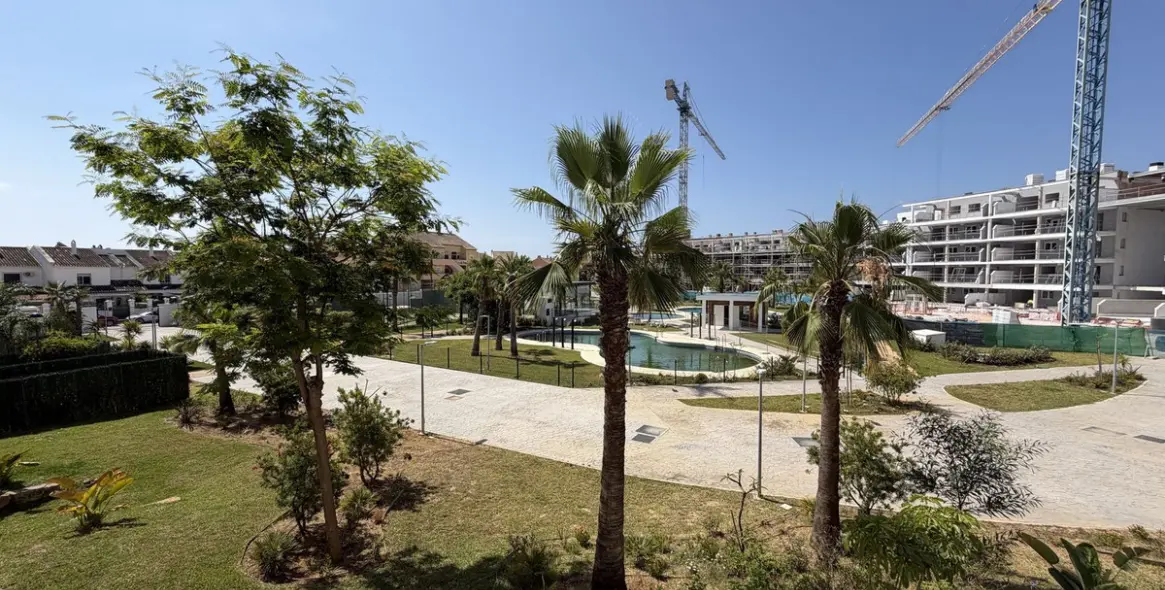 Sale of middle floor apartment in La Duquesa 1