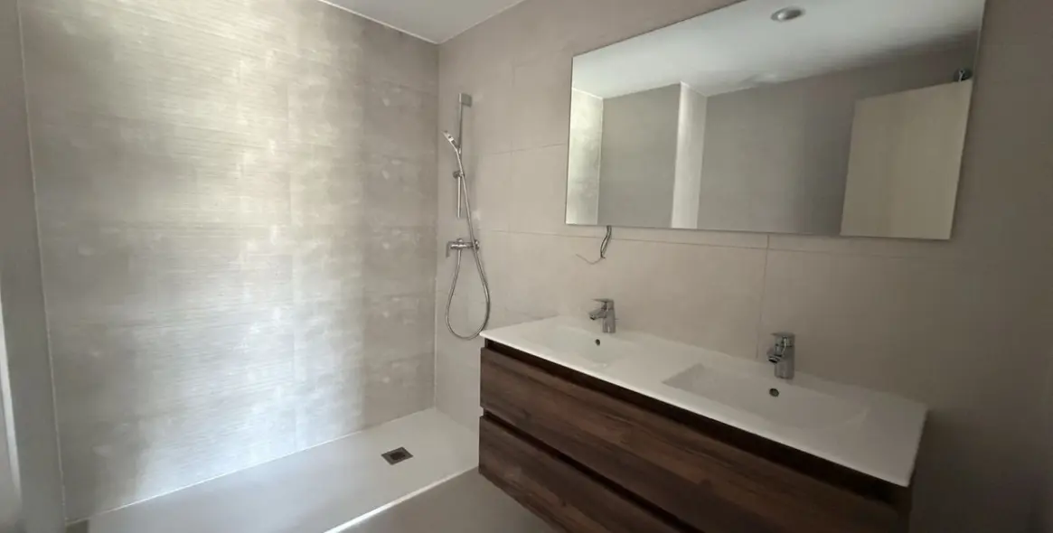 Sale of middle floor apartment in La Duquesa 17