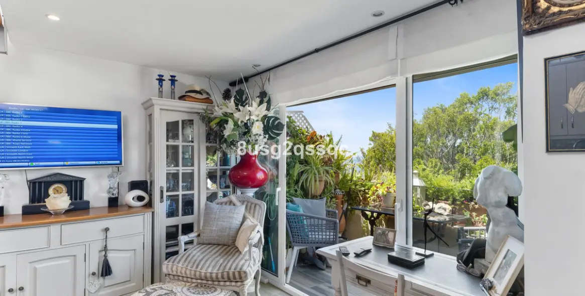 Sale of penthouse duplex in Estepona 1