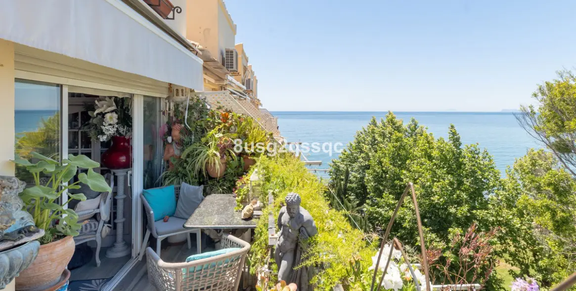 Sale of penthouse duplex in Estepona 7