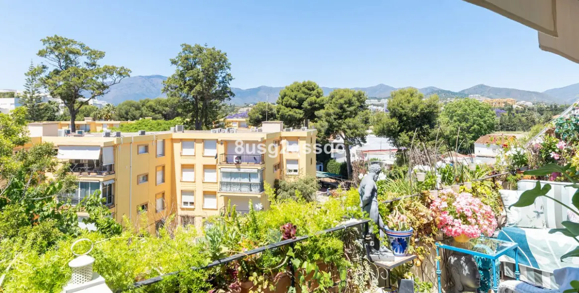 Sale of penthouse duplex in Estepona 9
