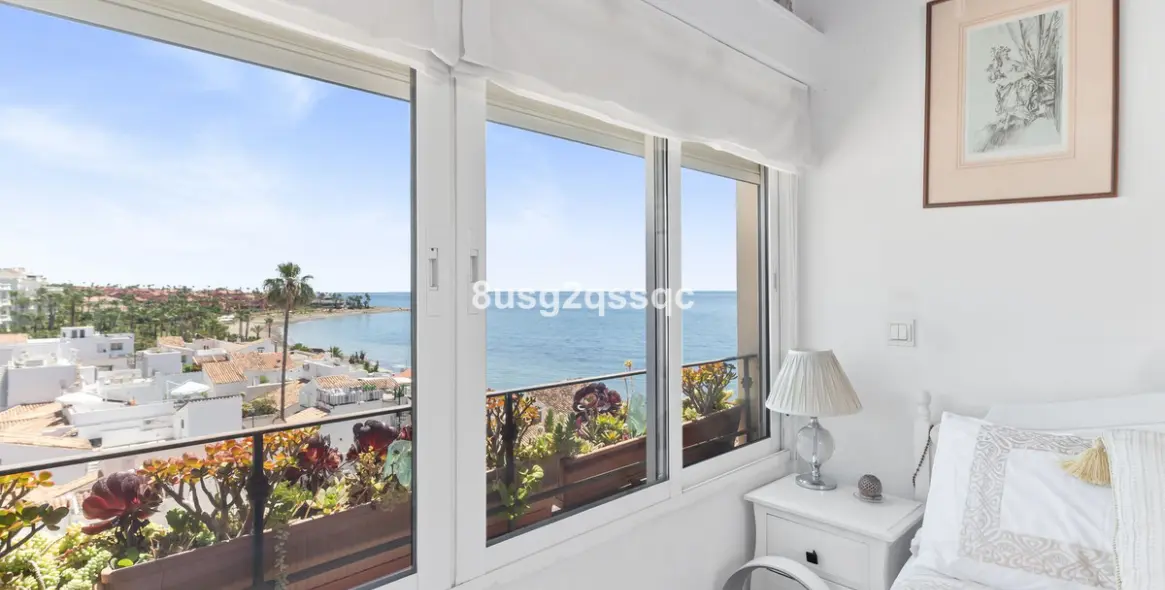 Sale of penthouse duplex in Estepona 15
