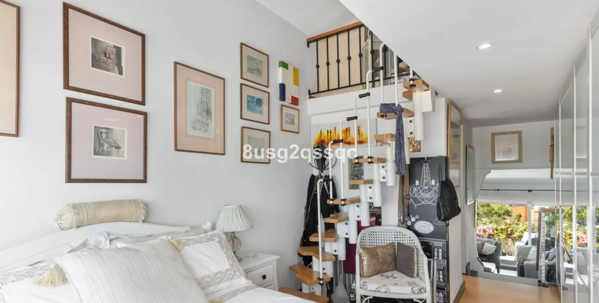 Sale of penthouse duplex in Estepona 16