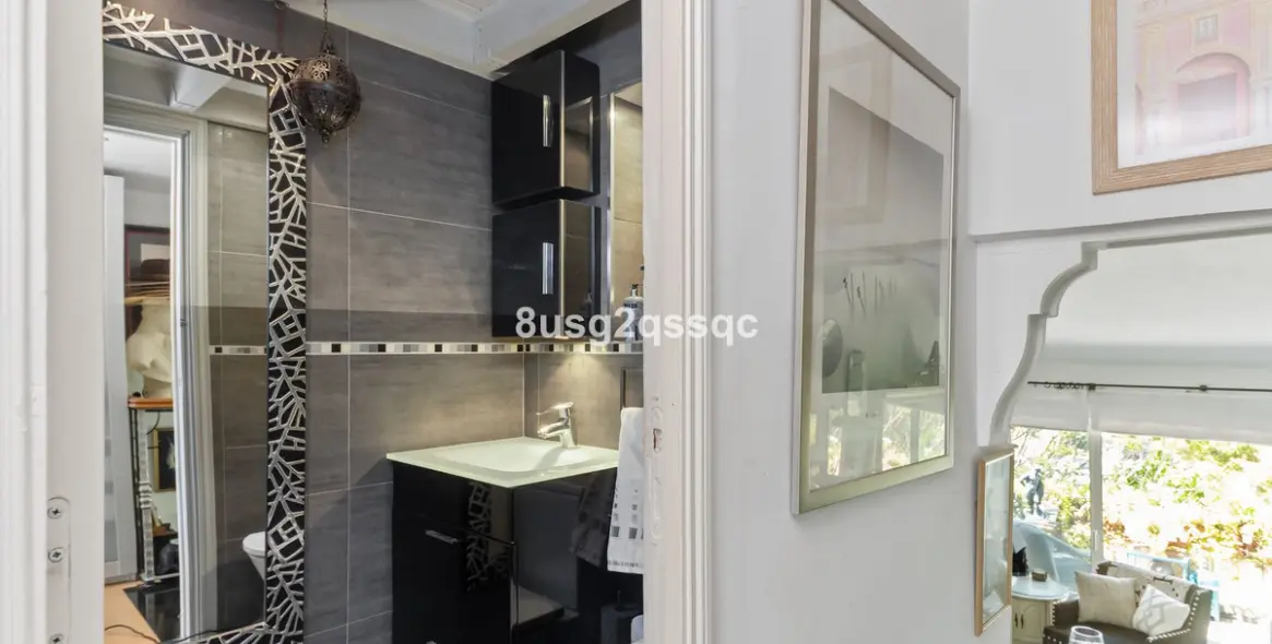 Sale of penthouse duplex in Estepona 18