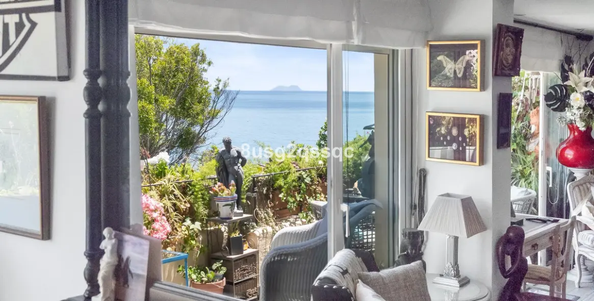 Sale of penthouse duplex in Estepona 19