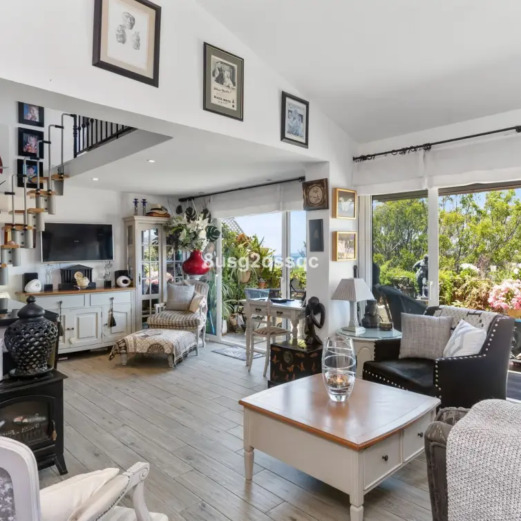 Venta de ático dúplex en Estepona