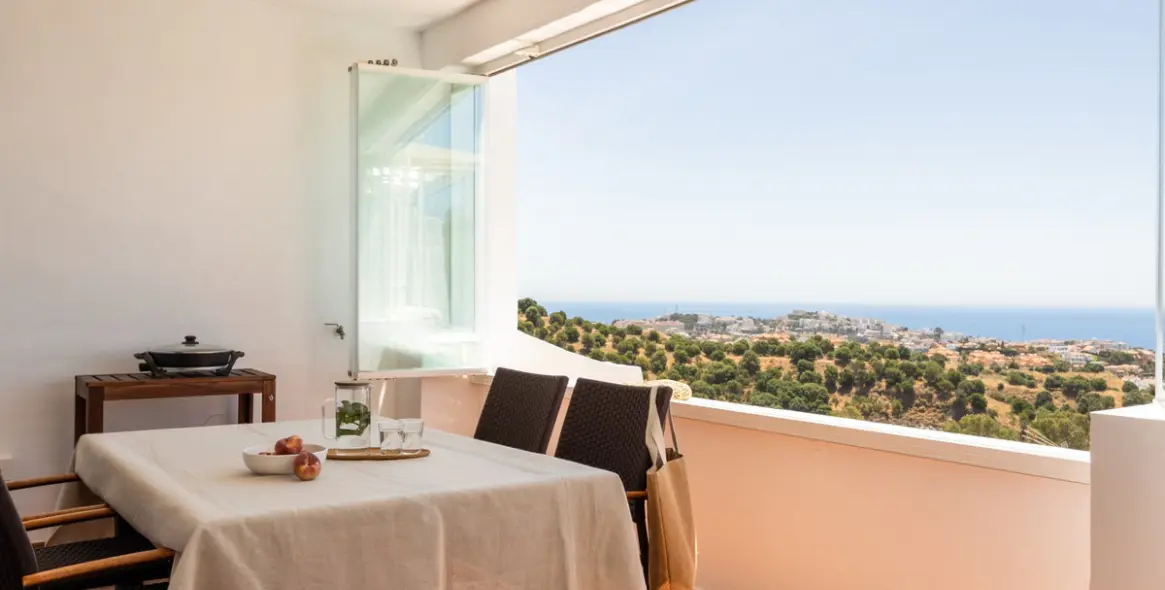 Sale of middle floor apartment in Mijas Costa 3