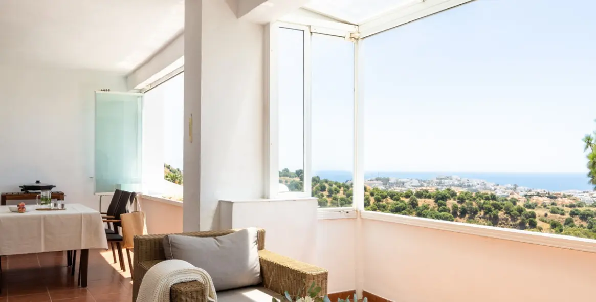 Sale of middle floor apartment in Mijas Costa 4