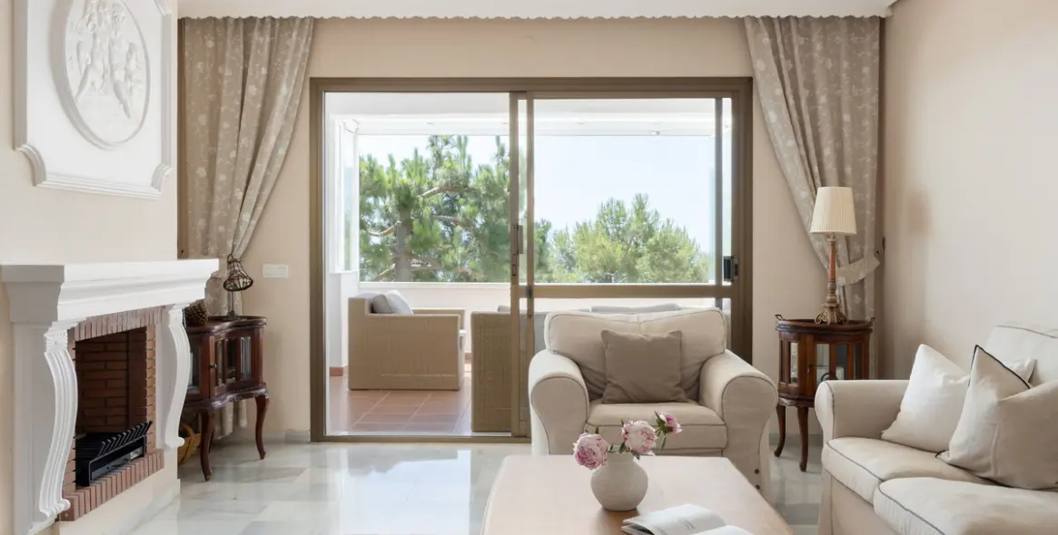 Sale of middle floor apartment in Mijas Costa 8