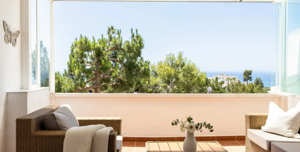 Sale of middle floor apartment in Mijas Costa 19