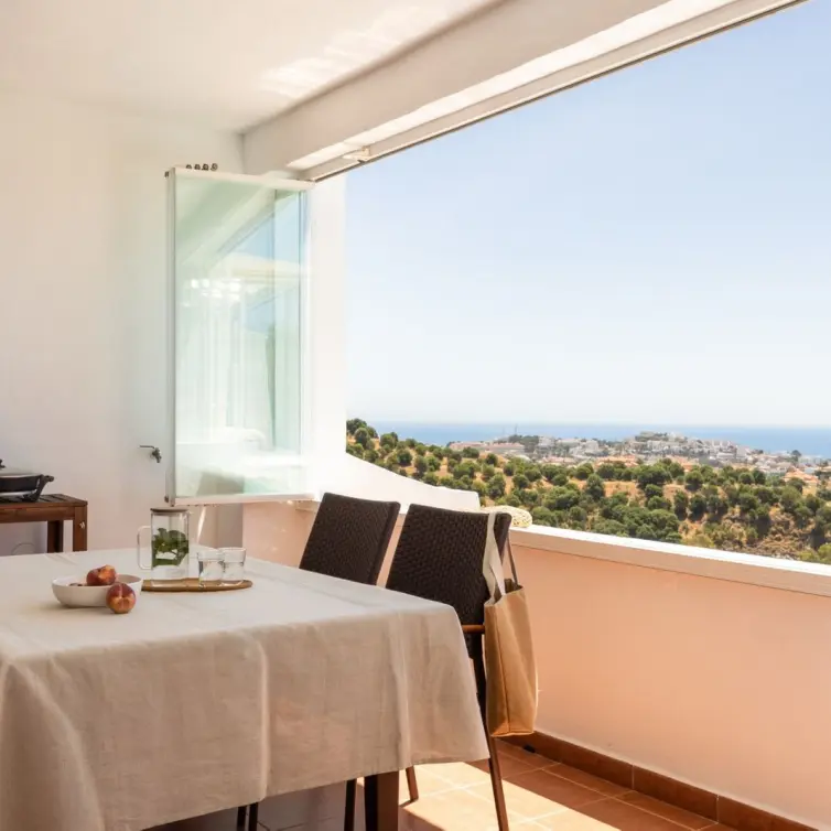 Sale of middle floor apartment in Mijas Costa