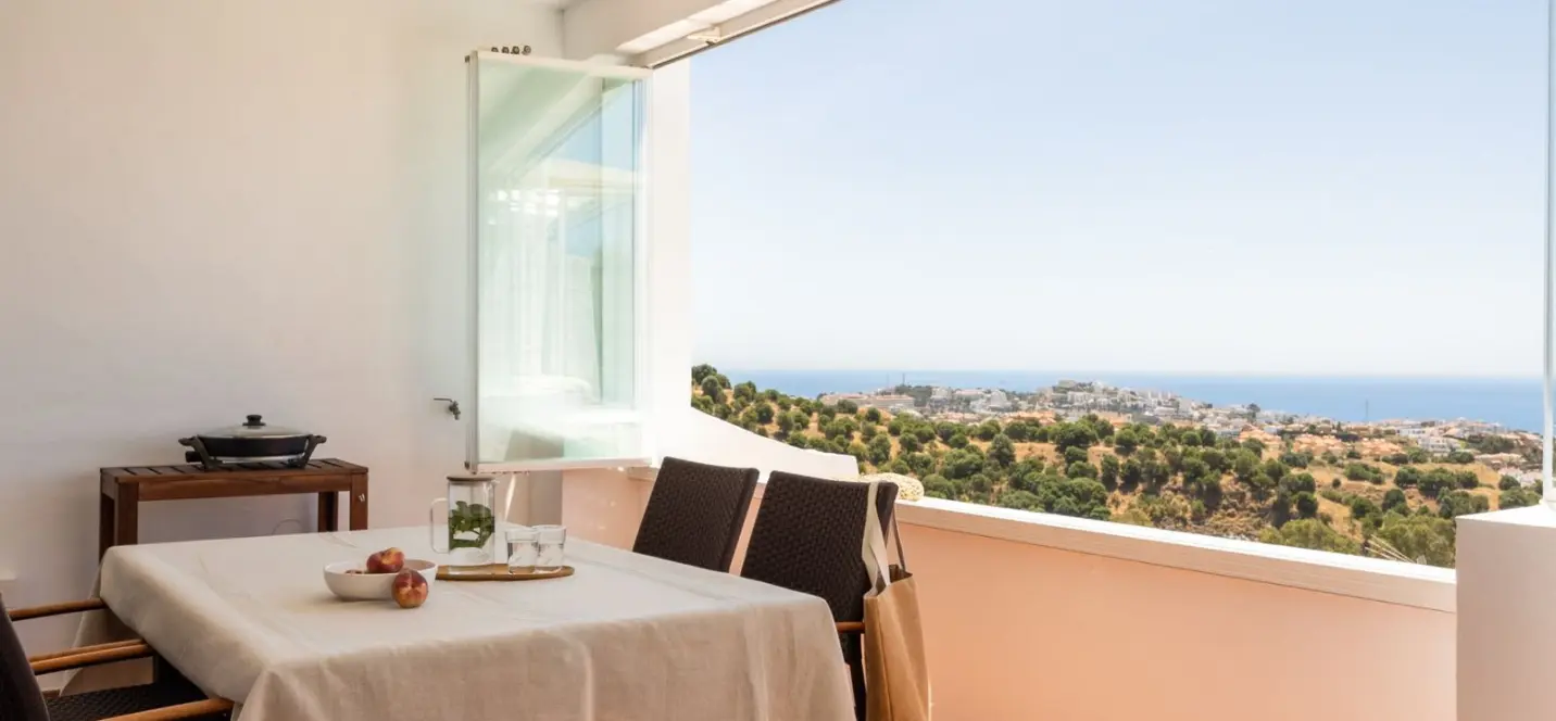 Sale of middle floor apartment in Mijas Costa 2