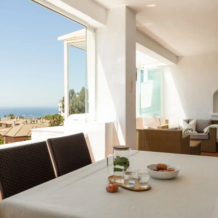 Sale of middle floor apartment in Mijas Costa