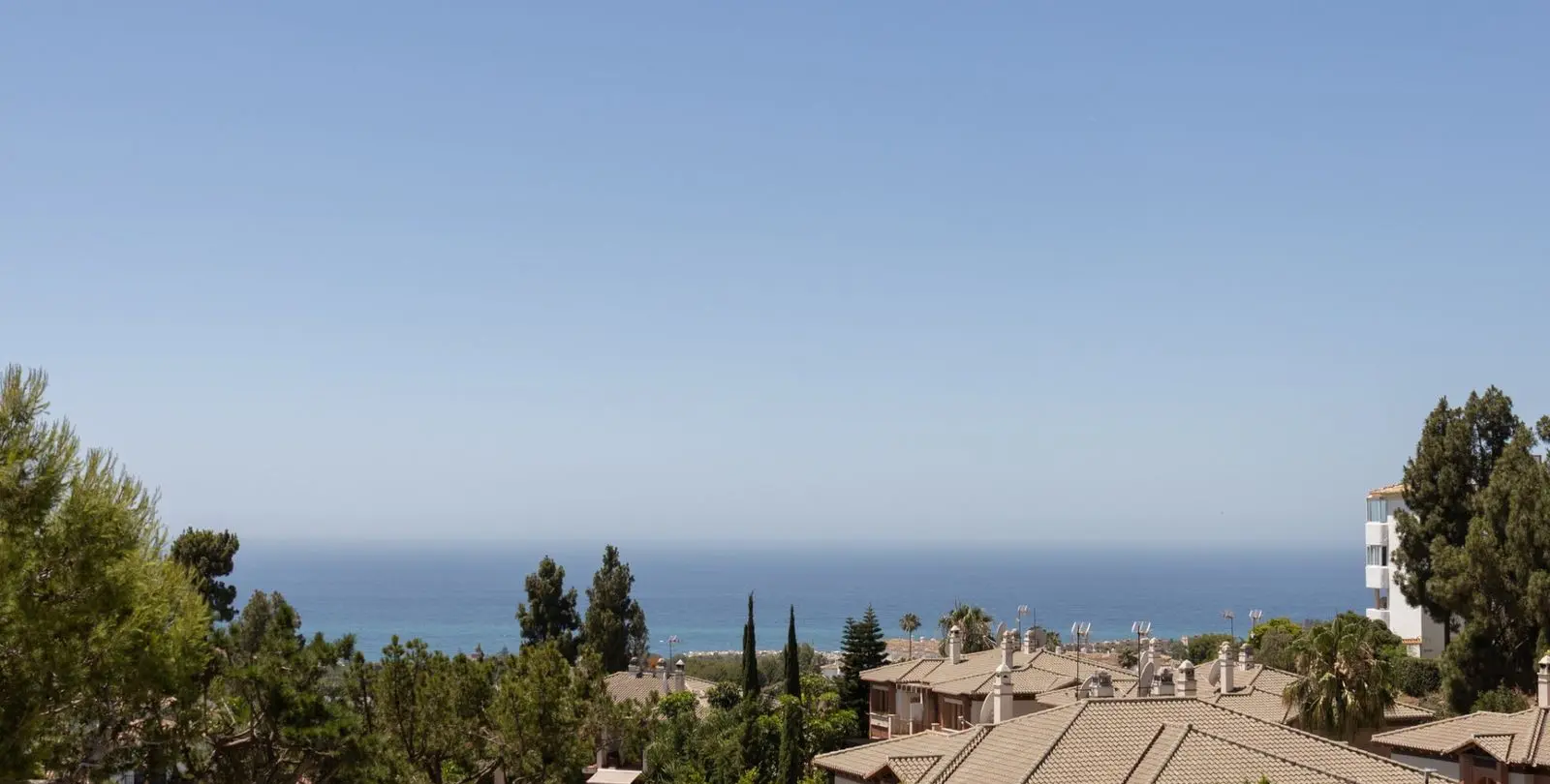 Sale of middle floor apartment in Mijas Costa 22