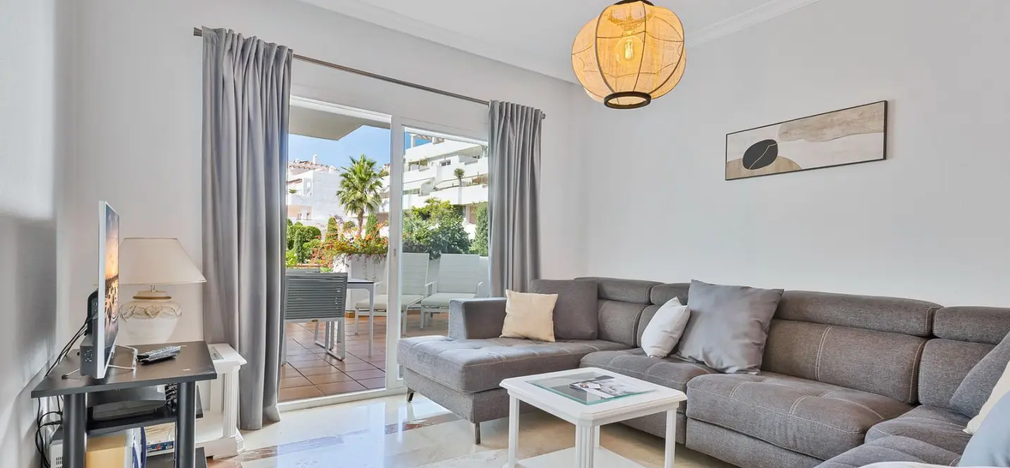 Sale of middle floor apartment in Estepona 4