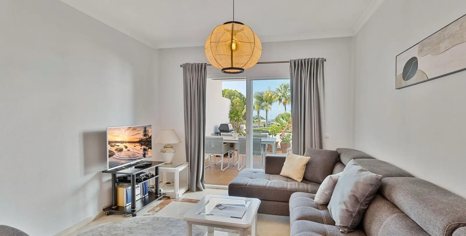 Sale of middle floor apartment in Estepona 6
