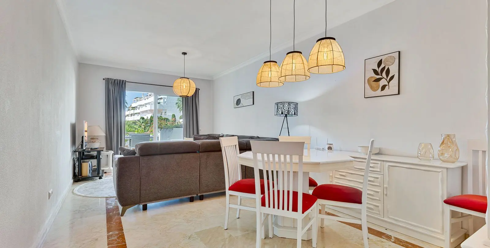 Sale of middle floor apartment in Estepona 7