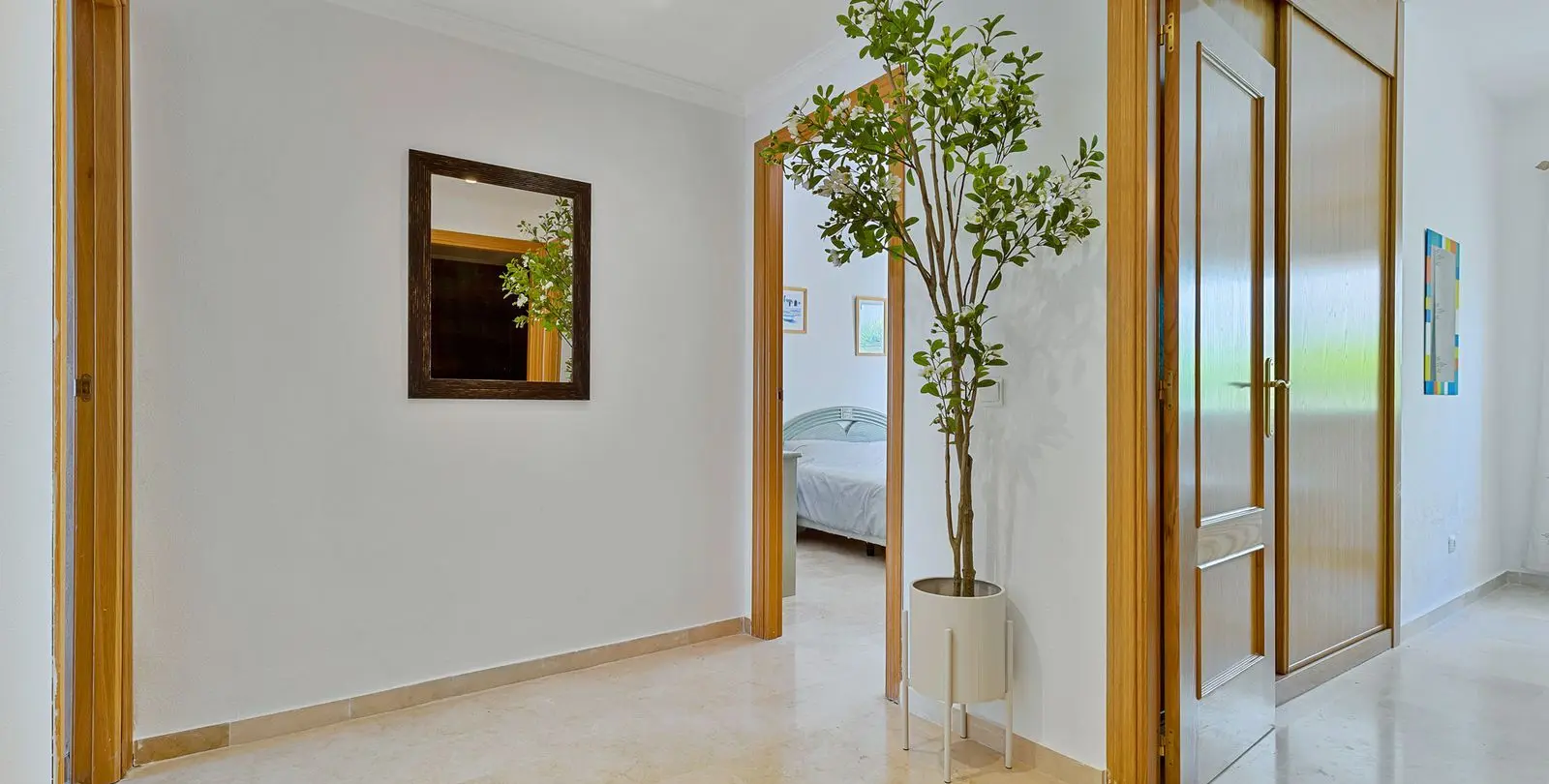 Sale of middle floor apartment in Estepona 11