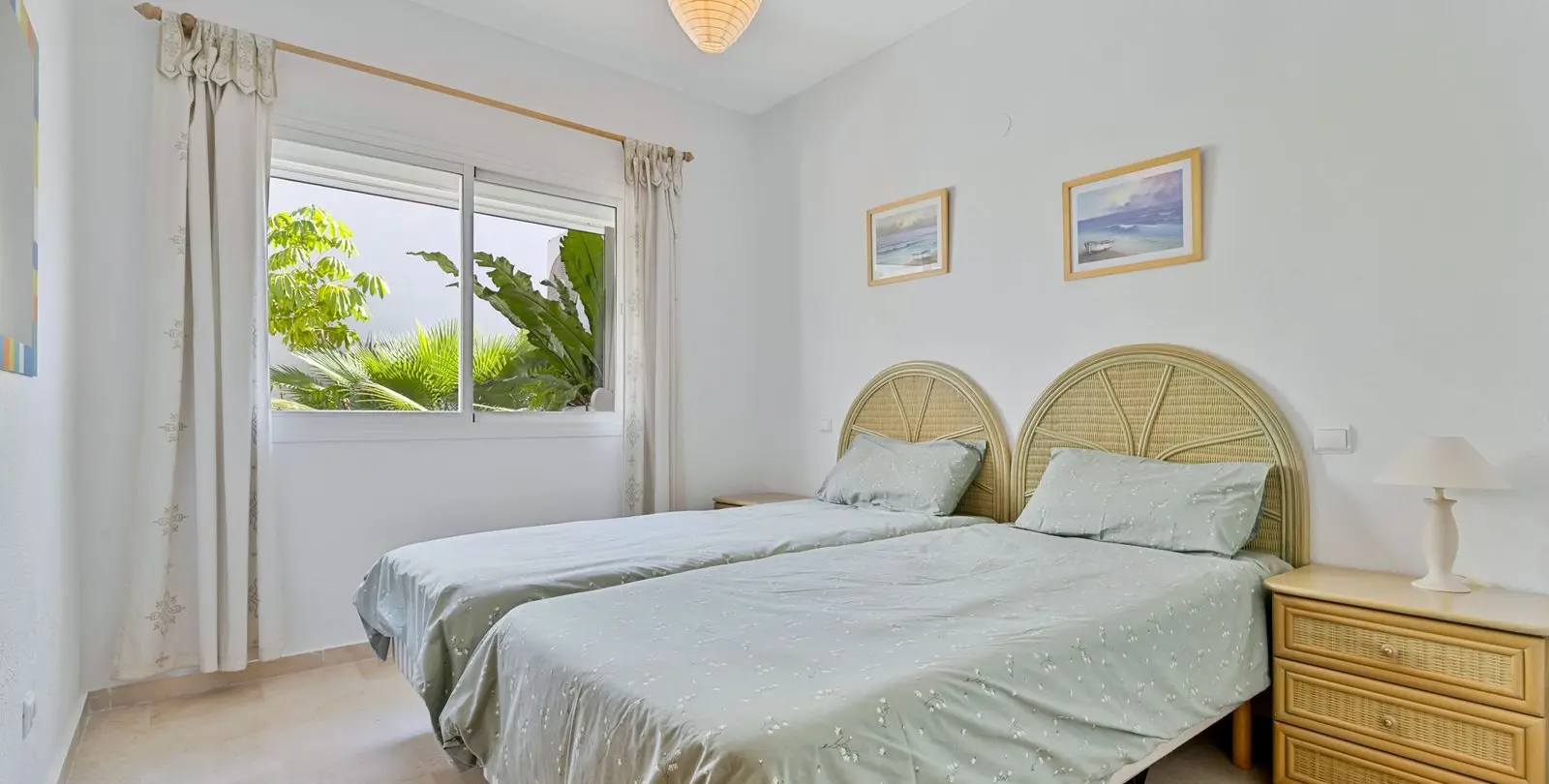Sale of middle floor apartment in Estepona 12