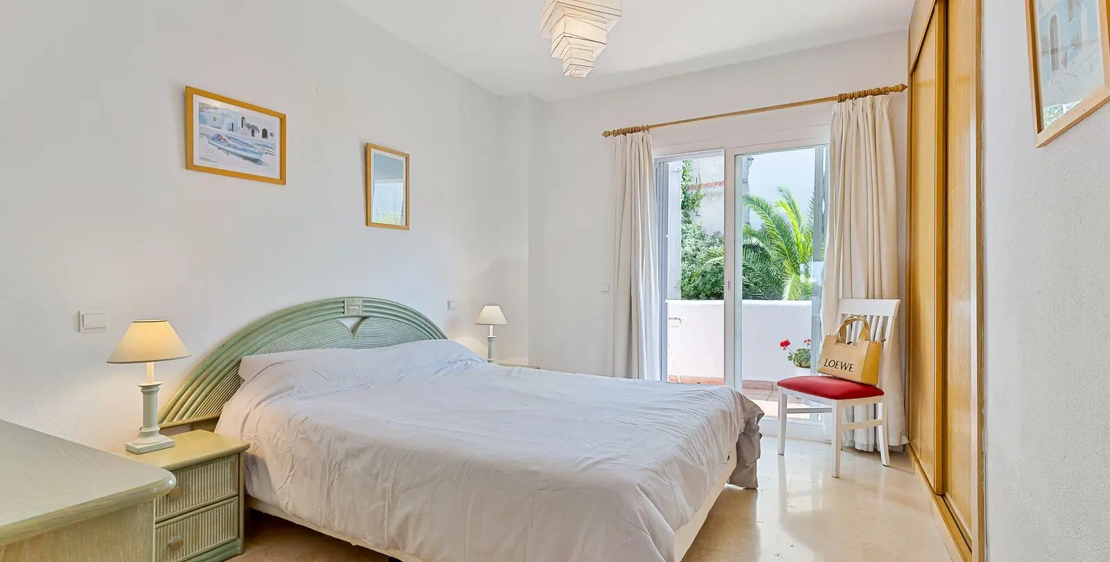 Sale of middle floor apartment in Estepona 15