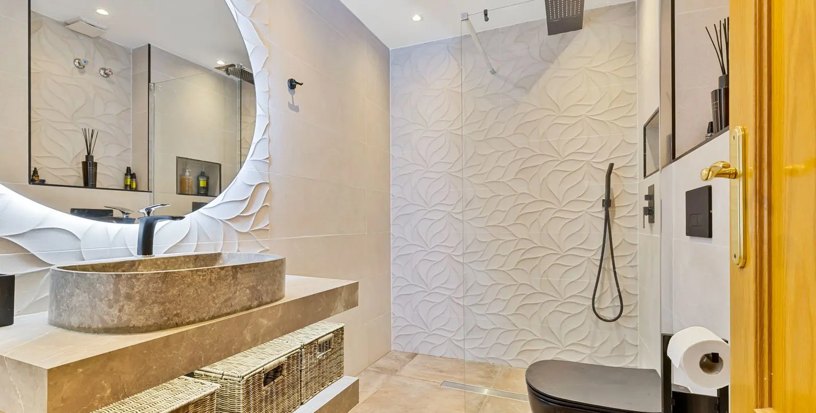Sale of middle floor apartment in Estepona 19