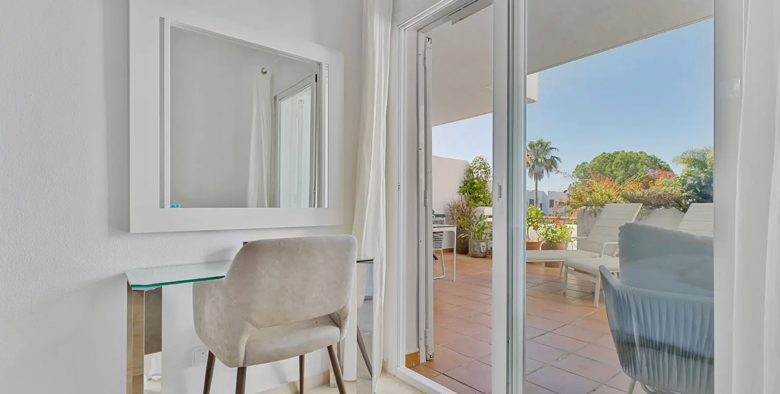 Sale of middle floor apartment in Estepona 22