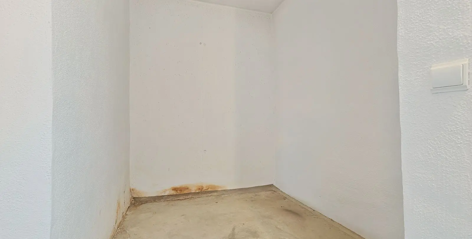 Sale of middle floor apartment in Estepona 24