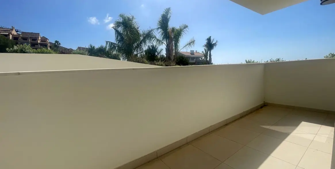 Sale of middle floor apartment in Benalmadena 12