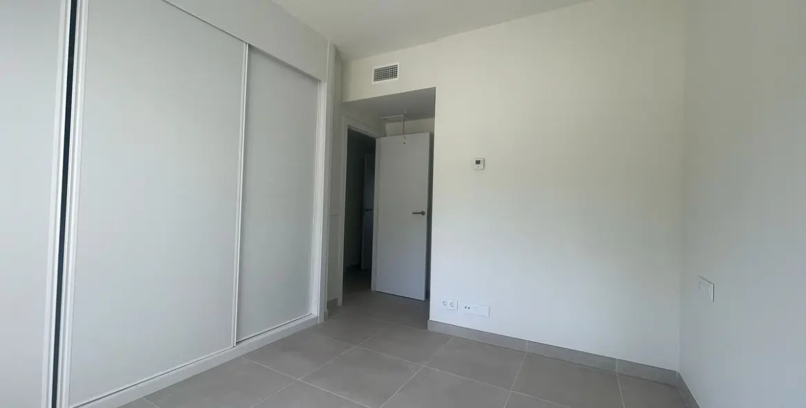 Sale of middle floor apartment in Benalmadena 20