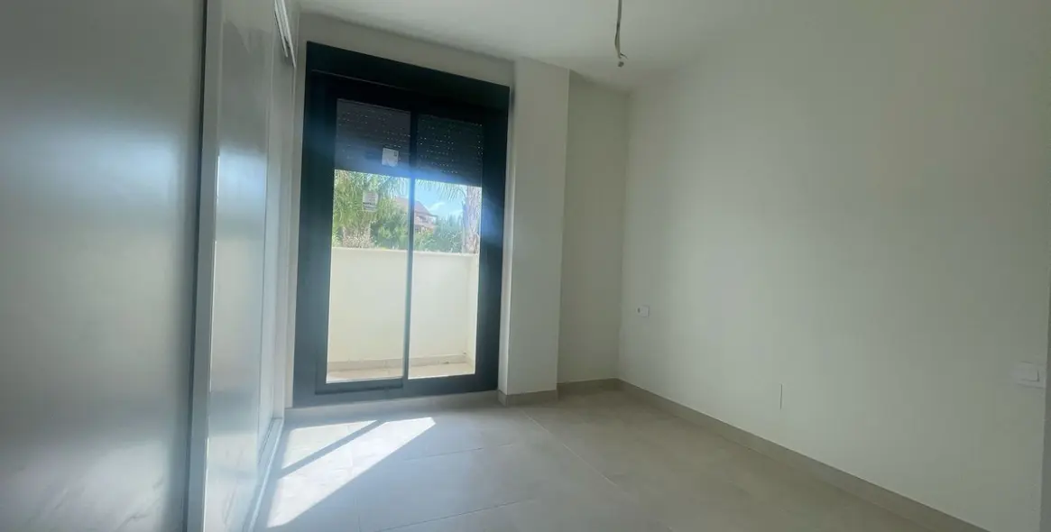Sale of middle floor apartment in Benalmadena 23