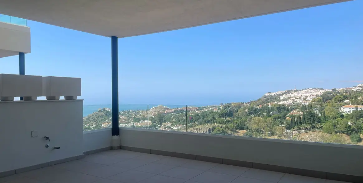 Sale of middle floor apartment in Benalmadena 25