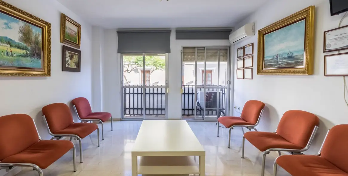 Sale of middle floor apartment in Fuengirola 24