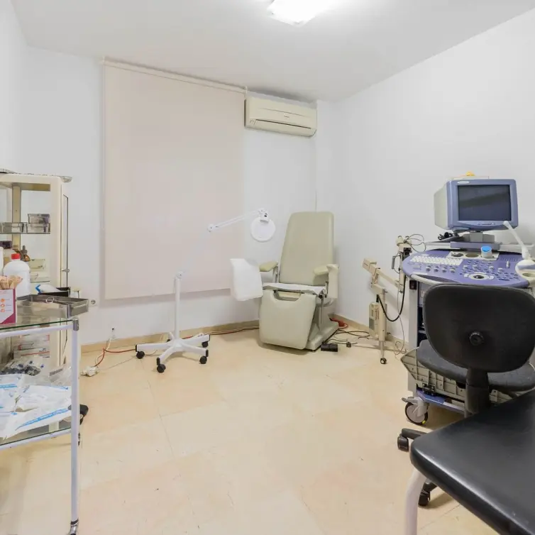 Sale of middle floor apartment in Fuengirola