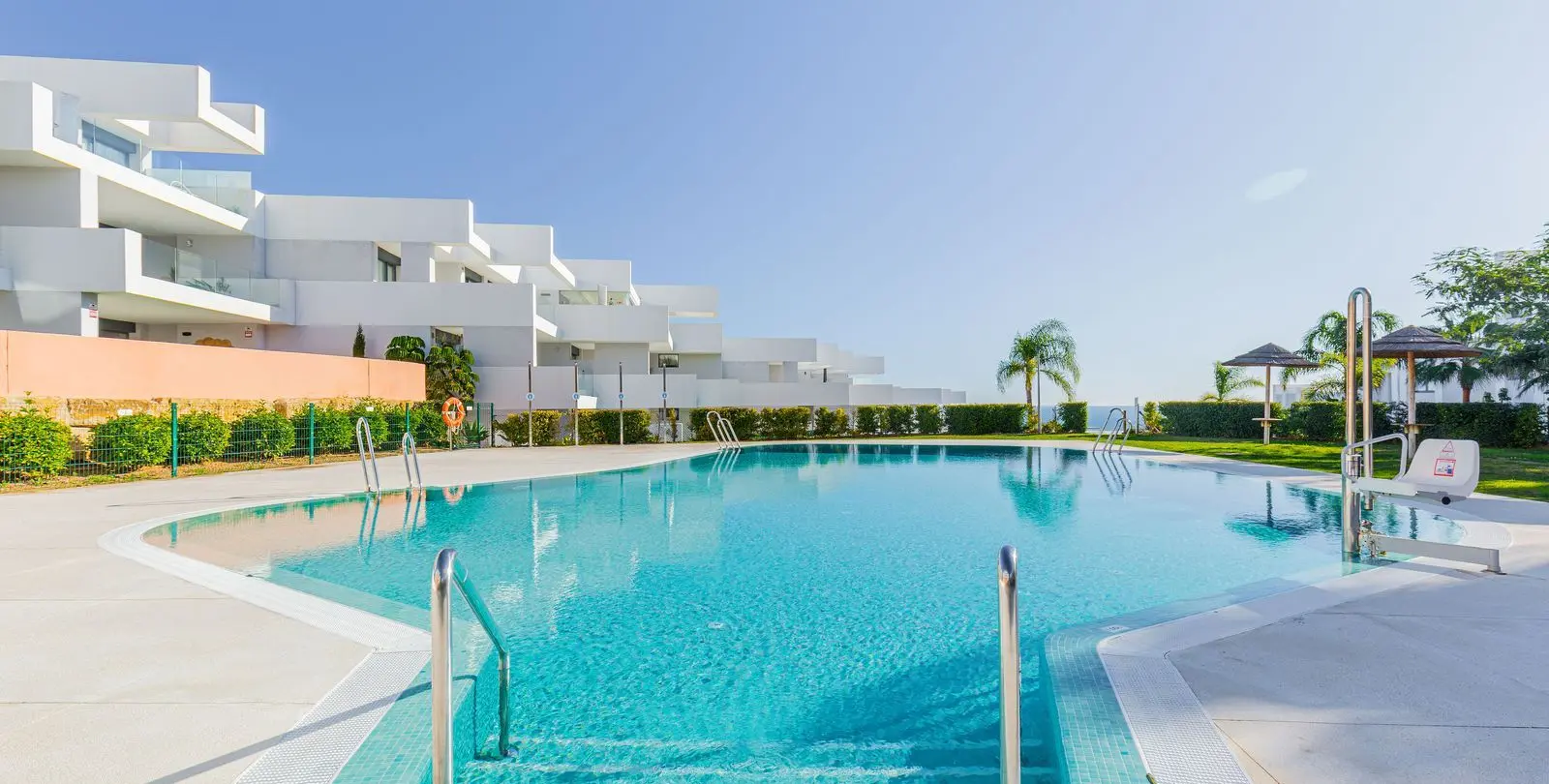 Sale of ground floor apartment in Manilva 5