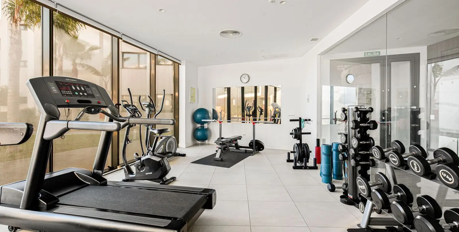 Sale of ground floor apartment in Manilva 26