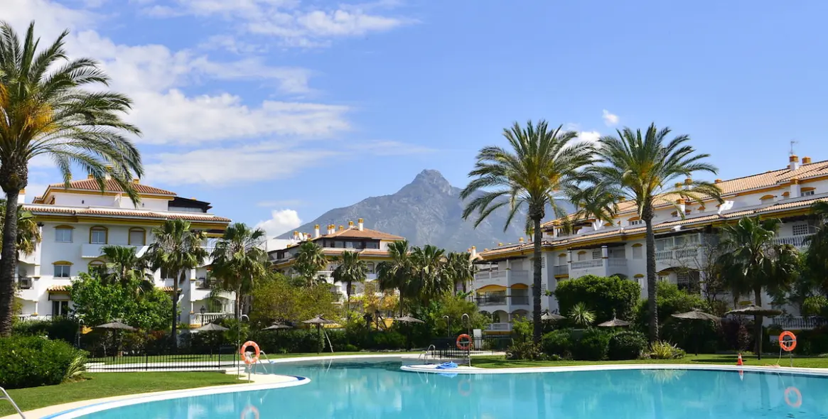 Short-term rent of middle floor apartment in Nueva Andalucía 1