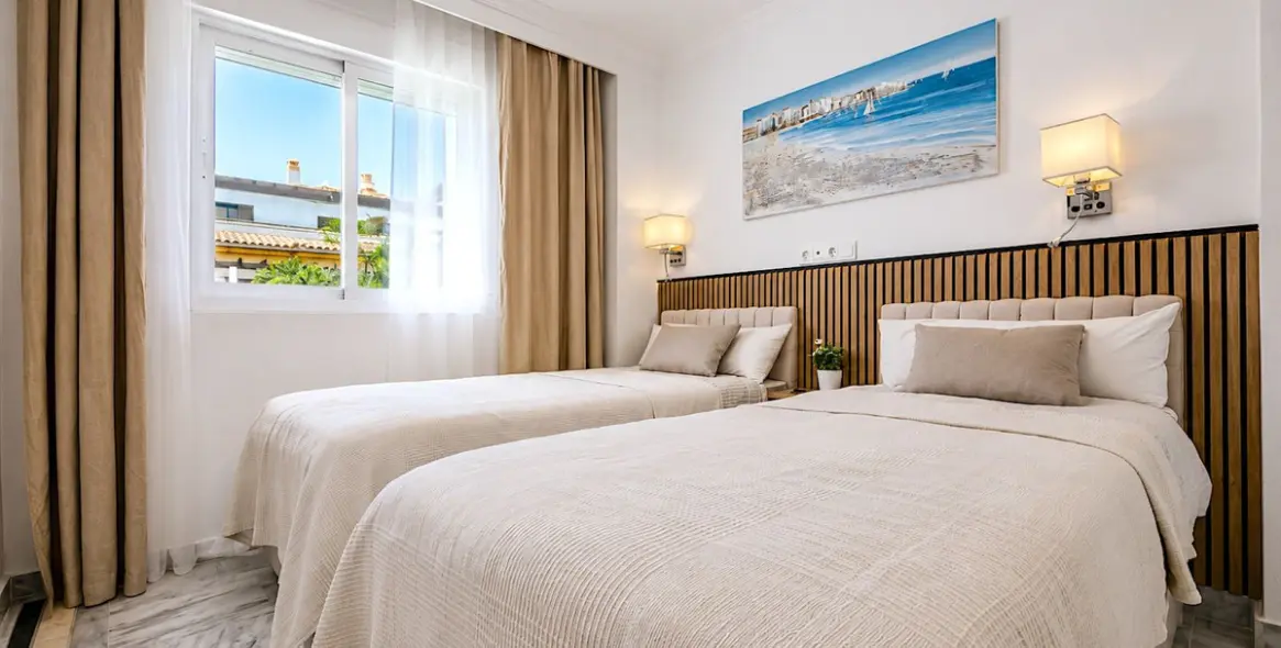 Short-term rent of middle floor apartment in Nueva Andalucía 16