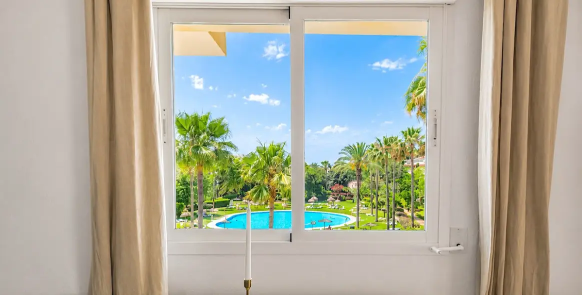 Short-term rent of middle floor apartment in Nueva Andalucía 19