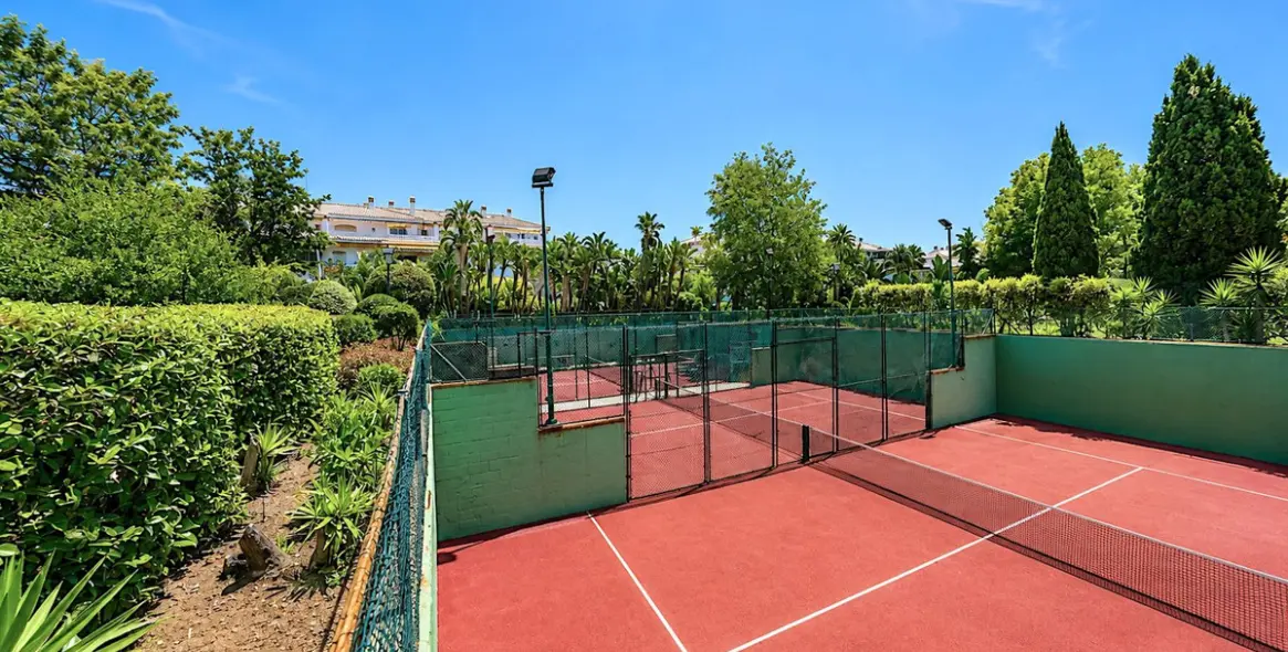 Short-term rent of middle floor apartment in Nueva Andalucía 22