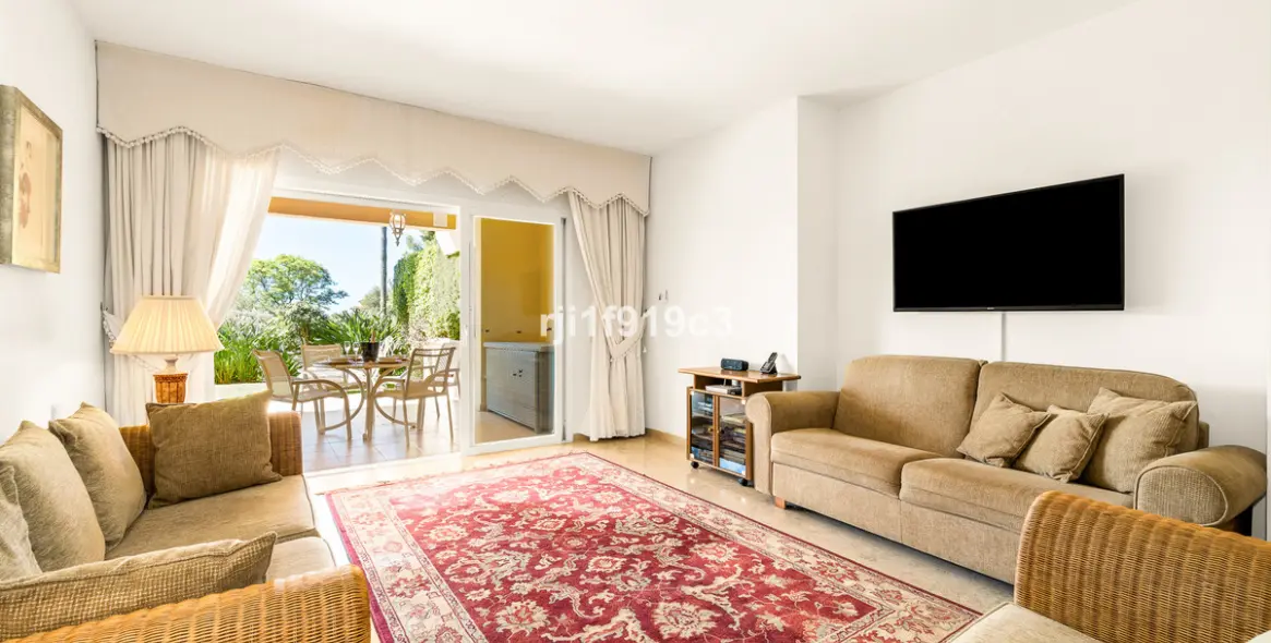 Продажа апартаментов на первом этаже в Elviria 2