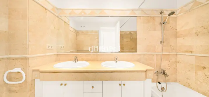 Продажа апартаментов на первом этаже в Elviria 4