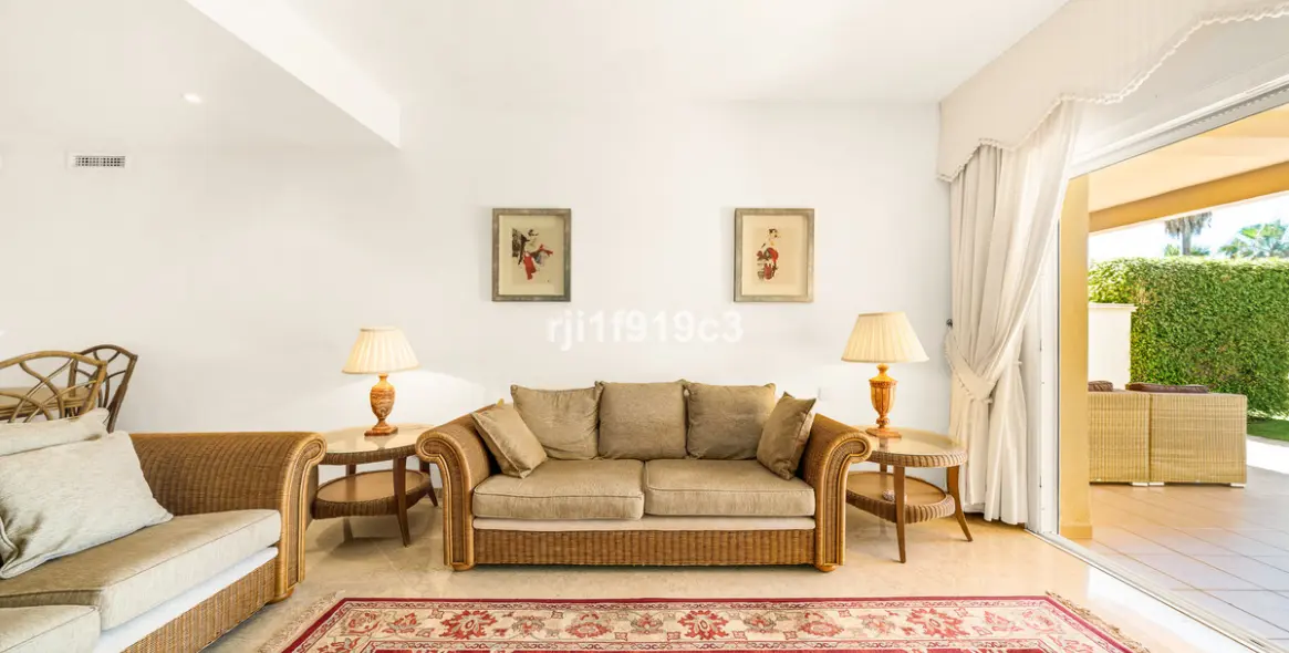 Продажа апартаментов на первом этаже в Elviria 14